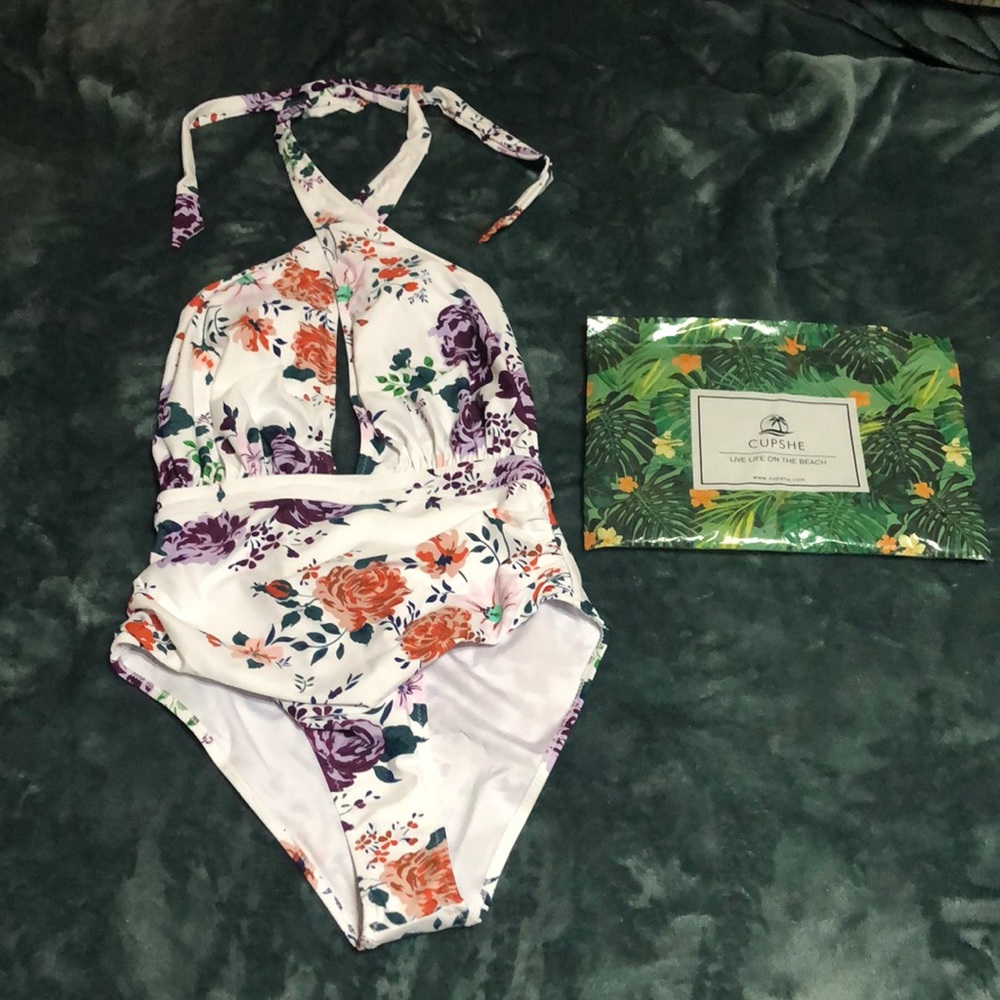 Cupshe Women’s One-piece Medium Swimsuit - NWT